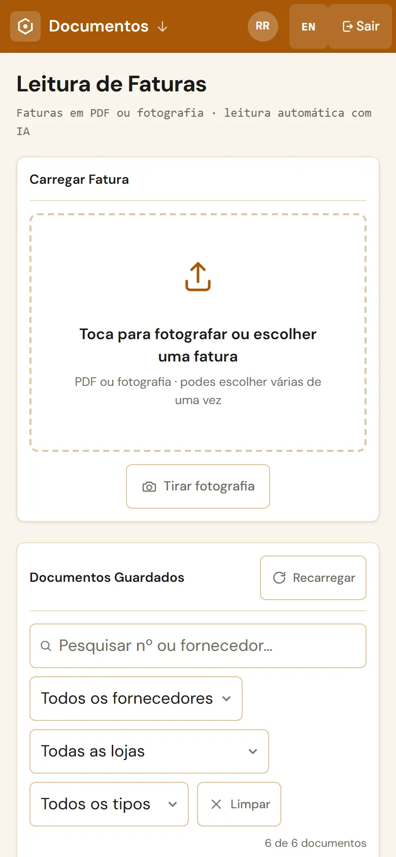 Carregar faturas no telemóvel com o ZarvoHUB: tira-se a fotografia da fatura ou escolhe-se o ficheiro, e a plataforma lê-a.