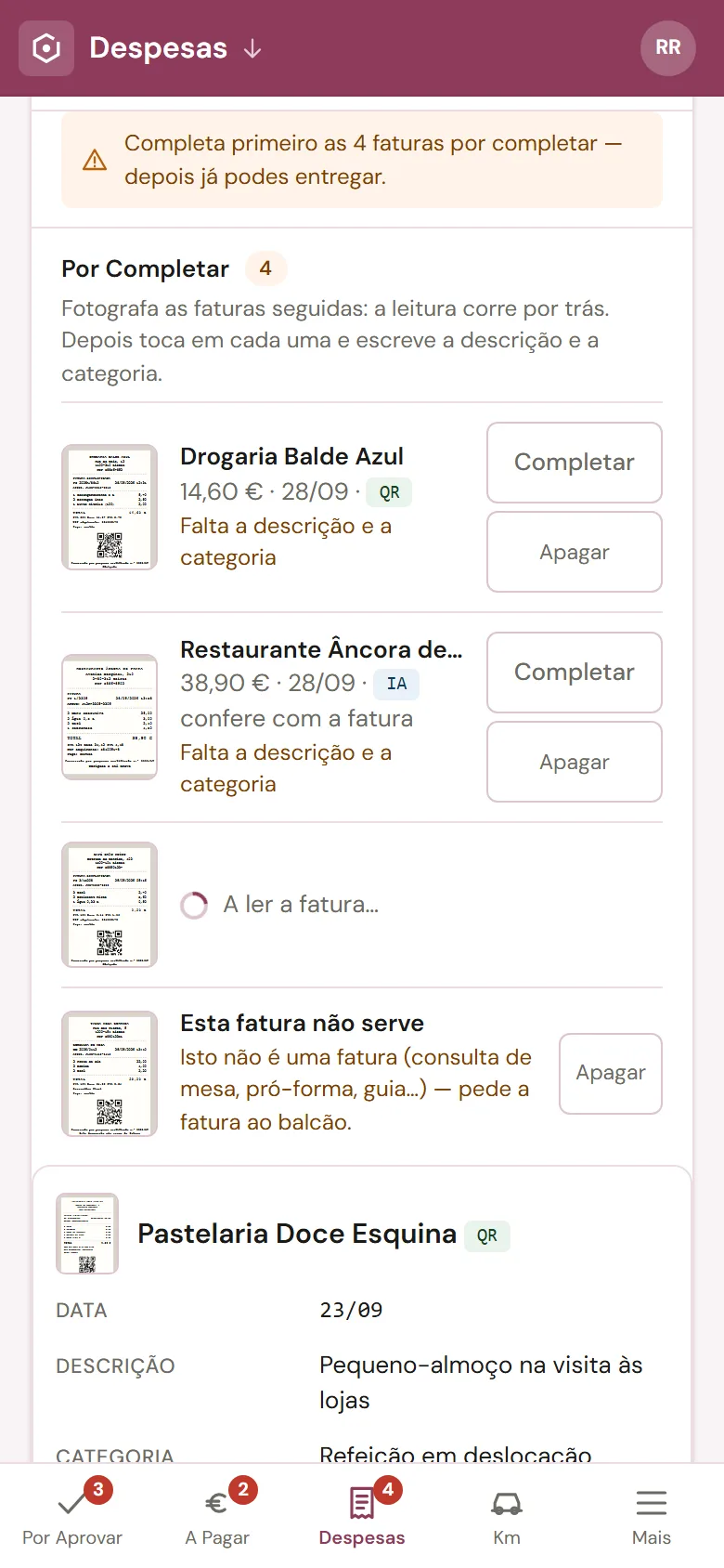 As faturas «Por completar» no telemóvel, no ZarvoHUB: fotografadas uma a uma, lidas por trás pelo QR code ou por leitura automática, e completadas depois.
